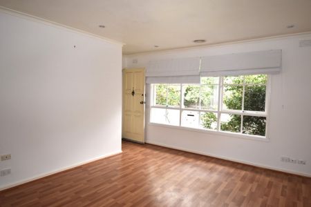 Ducted Heating, Timber Floors and a Study Nook - Photo 2