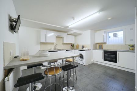 6 bedroom house to rent - Photo 2