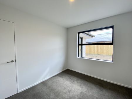 62 Oaks Drive, Lincoln - Photo 3