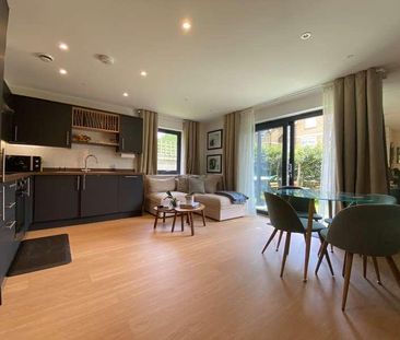 Leacroft, Staines-upon-thames, Surrey, TW18 - Photo 3