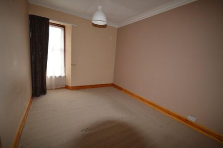 3 bedroom flat to rent - Photo 5