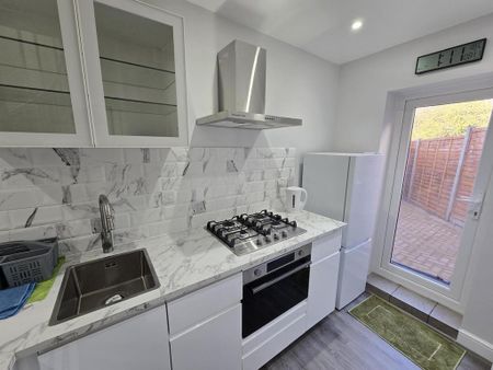 1 bedroom flat to rent - Photo 5