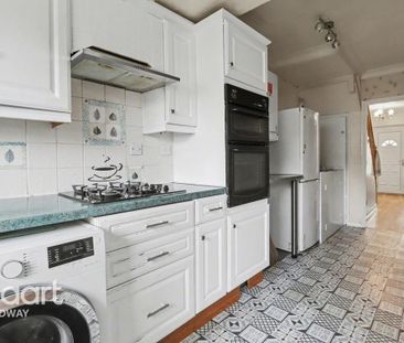 4 bedroom semi-detached house to rent - Photo 6