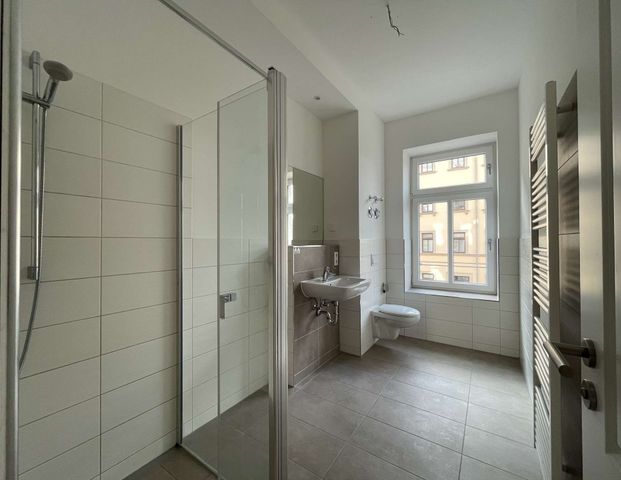 Sanierte 2 Raumwohnung mit Balkon + Stellplatz am Brühl! - Foto 1