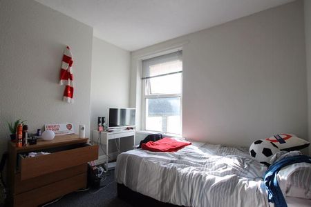 8 bedroom terraced house to rent - Photo 2