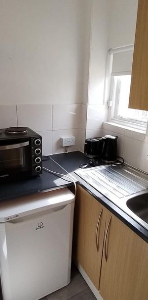 1 bedroom in a house share to rent - Photo 1