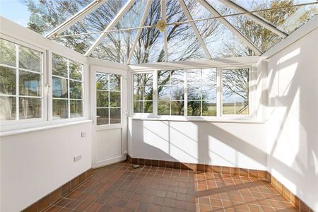 Secluded Off-Grid Retreat. Four bedroom detached cottage with panoramic countryside views - Photo 5