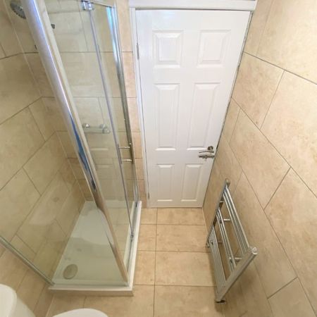 Room in a Shared House, Bath Road, TW4 - Photo 4