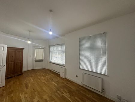 1 Bed Flat, Woodford Road, E7 - Photo 3