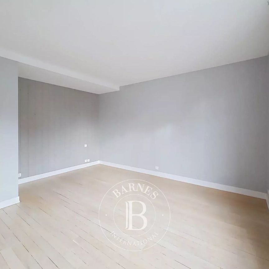 Tout savoir sur cet appartement dans le quartier Saint Thomas d'Aquin, à Paris 7ème - Photo 1