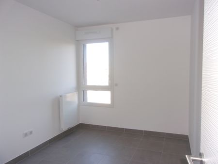 Location Appartement 3 pièces 59m² ST JEAN DE VEDAS 34430 - Photo 4