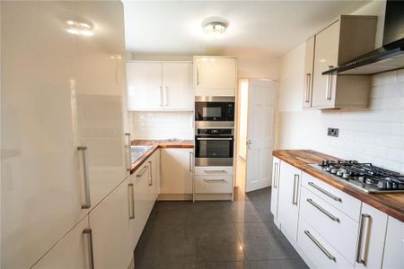 4 bedroom bungalow to rent - Photo 4