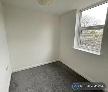 4 bedroom semi-detached house to rent - Photo 1