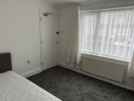 1 bedroom in a house share to rent - Photo 5