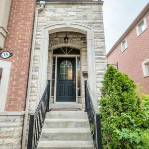 Spacious 3-Bed Townhome in Woodbridge - Photo 2