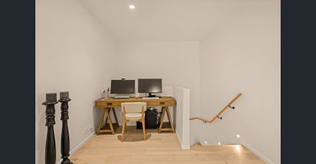 Luxurious Isle of Capri Villa – A Sanctuary of Style & Space - Photo 5