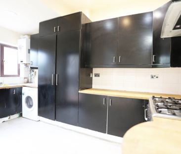 Price £2,500 pcm - Available Now - Part Furnished - Photo 3