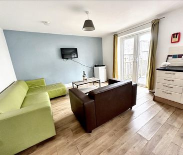 2 Quaker Lane, Plymouth - Photo 1