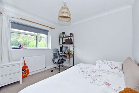 A well presented four bedroom detached home within close proximity of Sir William Borlase's Grammer school - Photo 3