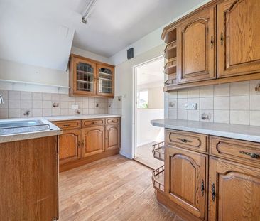 Parsonage Estate, Rogate, Petersfield, Hampshire, GU31 - Photo 3