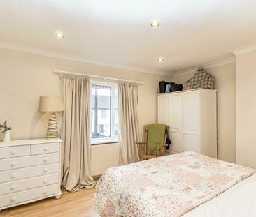 Hillfield Road, TW12, London - Photo 6