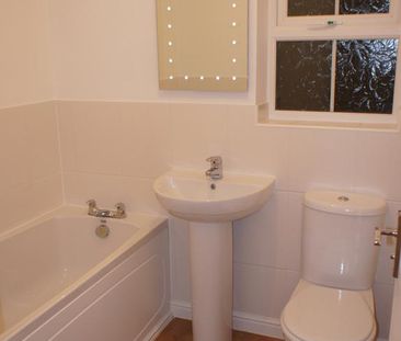 3 bedroom semi-detached house to rent - Photo 5