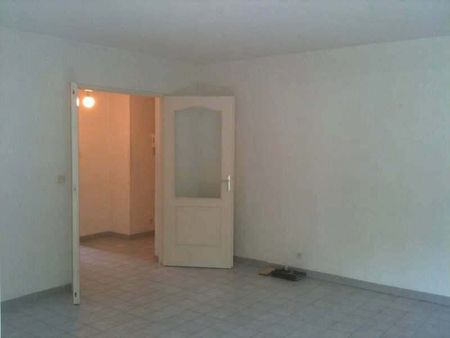 Appartement 3 pièces 79m2 MARSEILLE 8EME 1 031 euros - Photo 5