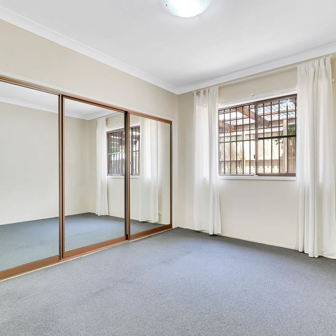 Oversized Family Home + Grannyflat - Photo 1