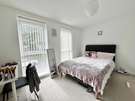 1 bedroom in a house share to rent - Photo 4