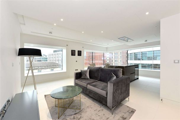 A beautifully appointed 2 bedroom apartment situated on the 6th floor of this development, well located for the City and located directly on the River Thames. - Photo 1