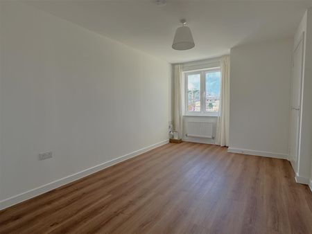 Lullus Way, Malmesbury, SN16 - Photo 3