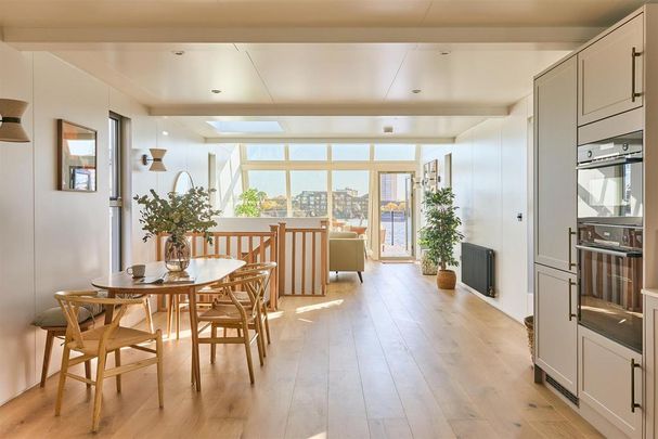 2 bedroom houseboat to rent - Photo 1