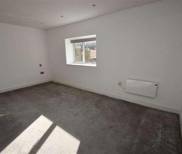 Bedroom Ground Floor Apartment In Godalming, GU7 - Photo 3