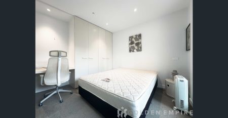 Modern Fully Furnished Two Bedroom Two Bathroom Apartment near Melb Uni - Photo 2