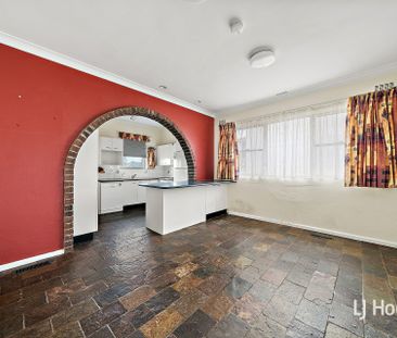 Spacious Three bedroom House - Photo 4