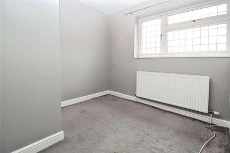 Portnoi Close, Romford, RM1 - Photo 4