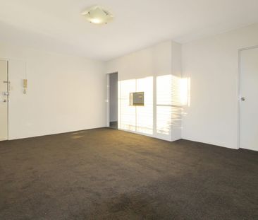 Fresh middle floor two bedroom apartment in the heart of Ryde - Photo 6