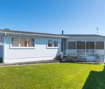 Charming 3-Bedroom Family Home in Hill Park - Photo 3