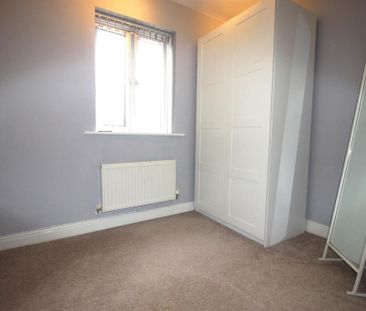3 bedroom end of terrace house to rent - Photo 4