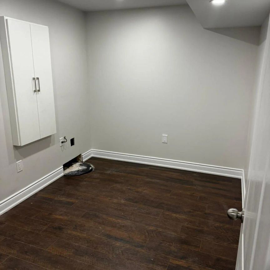 Detached Home For Lease | W9037369 - Photo 1