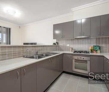 Full Brick, North-facing, 5 Minutes Walk to Station and Shops - Photo 4