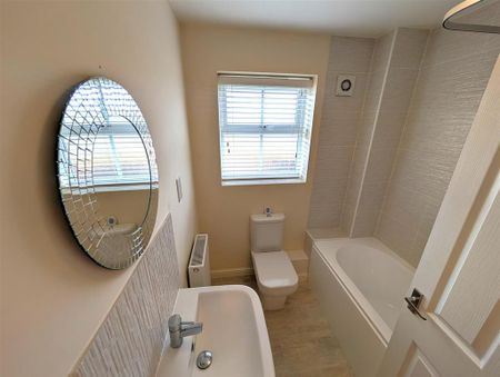 3 bedroom semi-detached house to rent - Photo 2