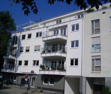 Exklusive 4-Zimmer-Wohnung mit sonnigem Balkon und perfekter Aussta... - Photo 1