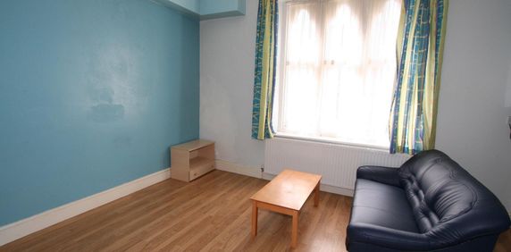 40 HYDE TERRACE Leeds - LS2 9LN - Photo 2