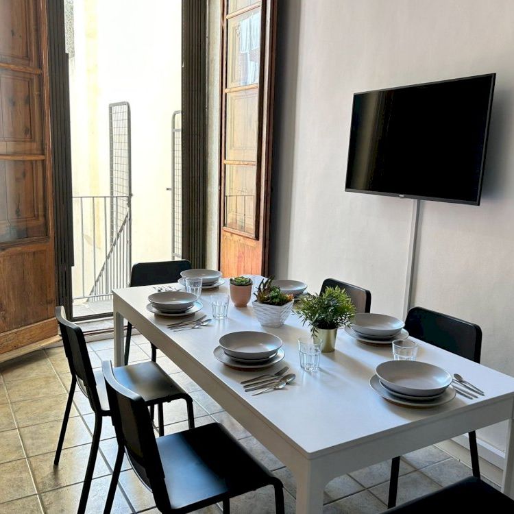 Large double room in Avinyó street - Photo 1