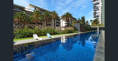 Stunning City Skyline Views - Photo 3