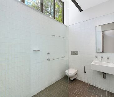 Stylish & Spacious Terrace in Prime Newtown Location - Photo 5