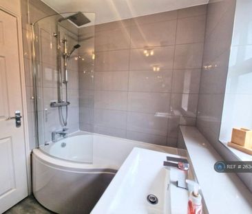 4 bedroom detached house to rent - Photo 6