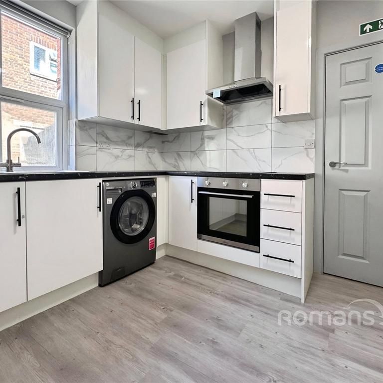 1 bedroom in a house share to rent - Photo 1