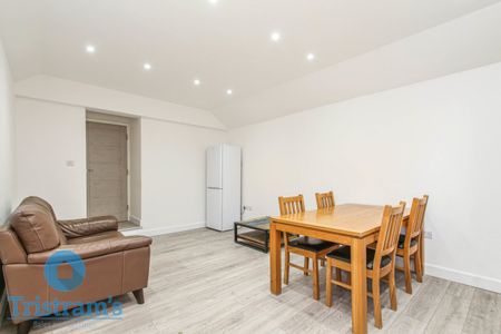 2 bed Flat for Rent - Photo 2